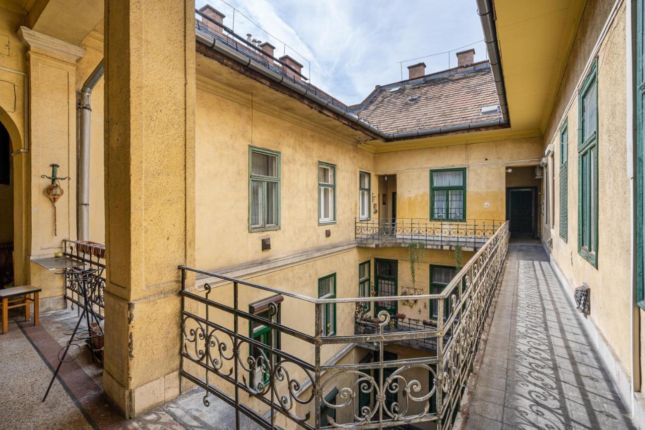 Youth Motive Studio With Gallery Budapeste Exterior foto
